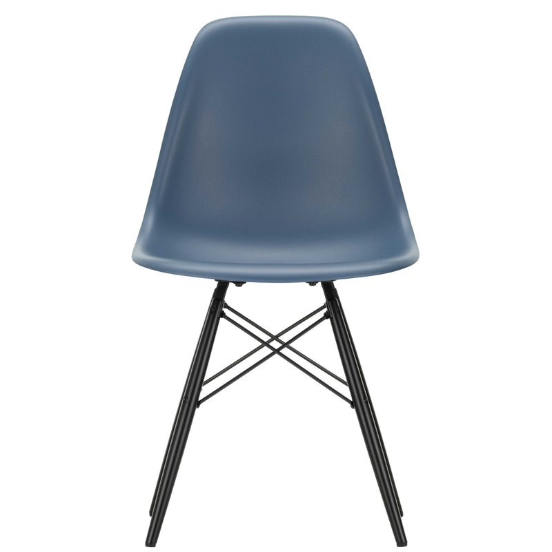 Vitra - Eames Plastic Side Chair DSW RE | Filzgleiter basic dark / meerblau RE / Ahorn schwarz
