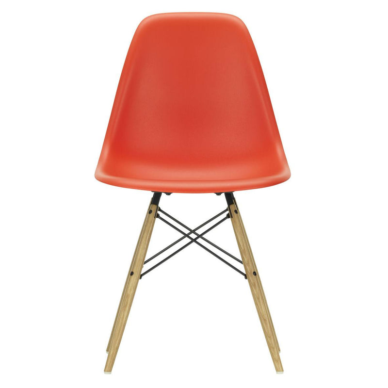 Vitra - Eames Plastic Side Chair DSW RE | Filzgleiter basic dark / poppy red RE / Esche honigfarben