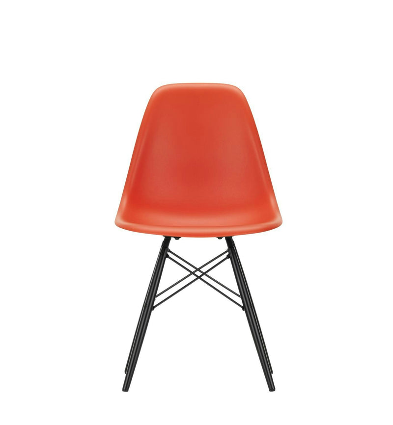 Vitra - Eames Plastic Side Chair DSW RE | Filzgleiter basic dark / poppy red RE / Ahorn schwarz
