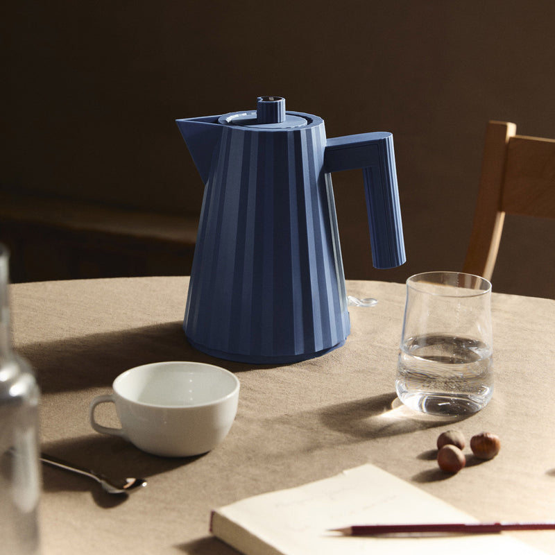 Alessi - Plissé Wasserkocher | 1 L / blau