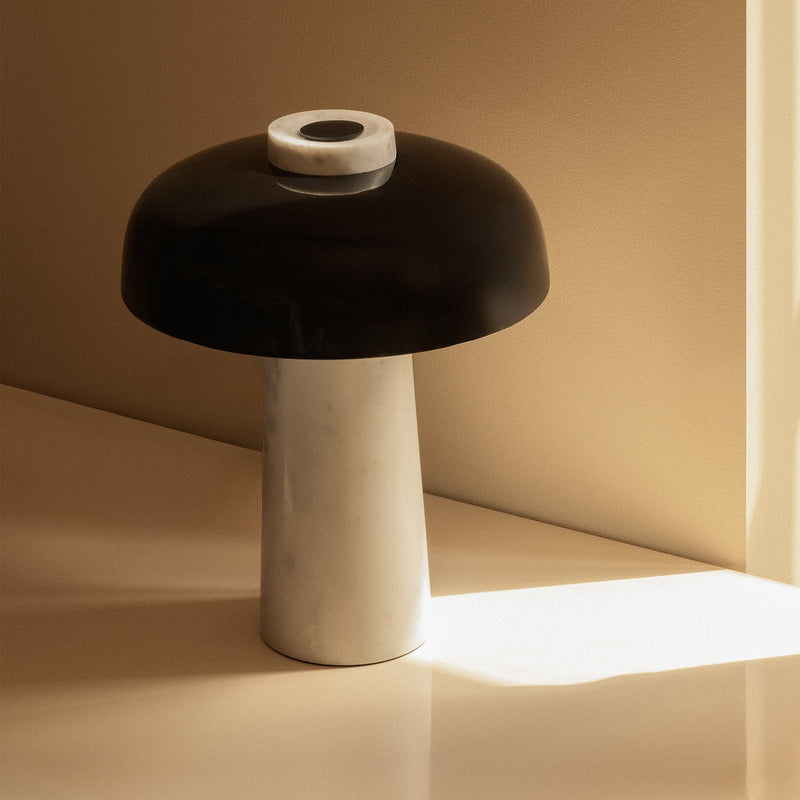Audo - Reverse Tischleuchte | Carrara Marmor