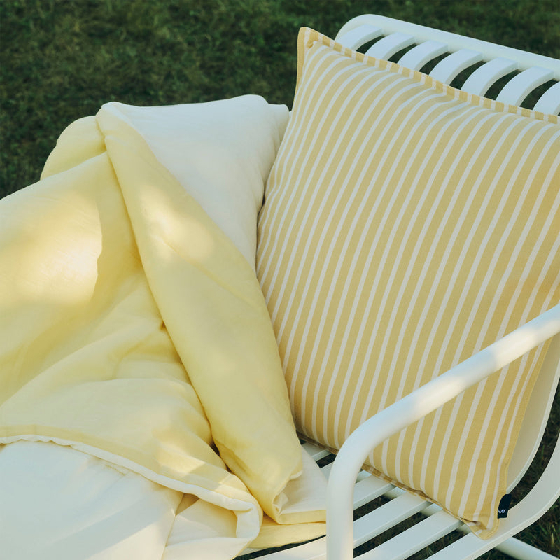 HAY - Terrazza Outdoor Kissen | 50 x 50 cm / yellow bold stripe