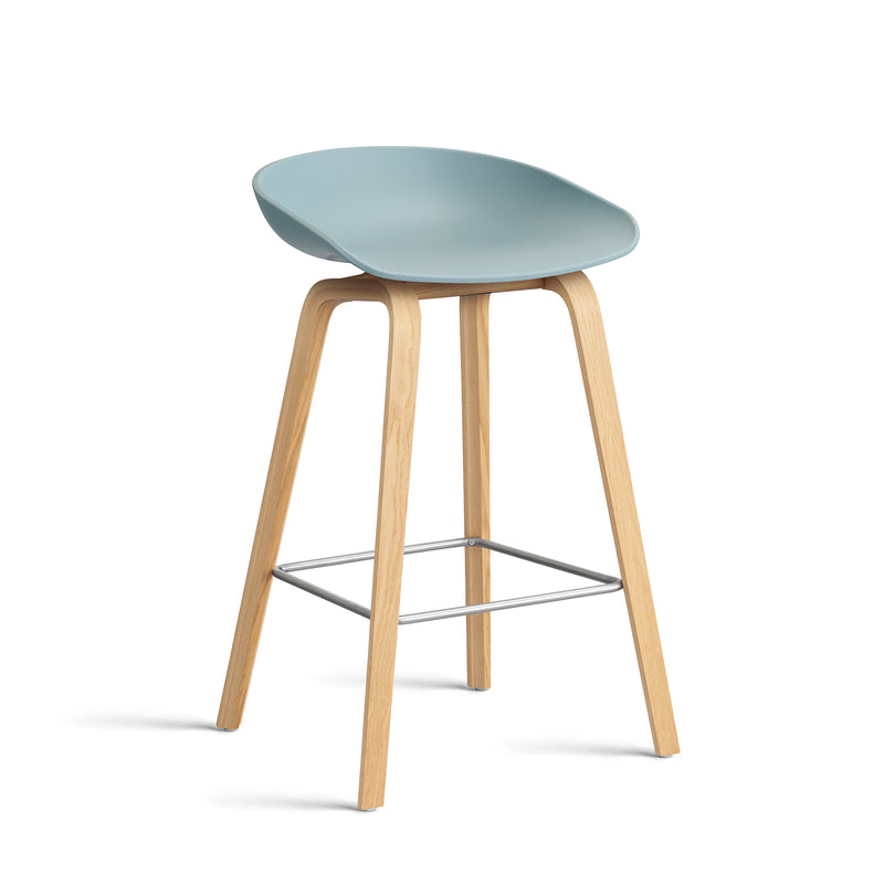 HAY - About A Stool AAS 32 (Kunststoffgleiter) | H 65 cm / dusty blue 2.0 / Eiche lackiert / Edelstahl