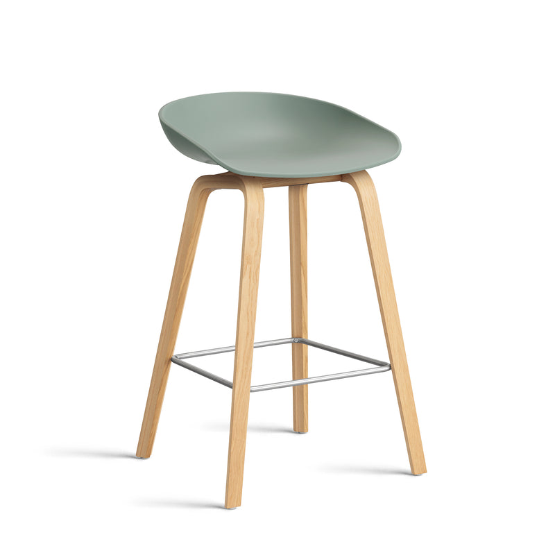 HAY - About A Stool AAS 32 (Kunststoffgleiter) | H 65 cm / fall green 2.0 / Eiche lackiert / Edelstahl