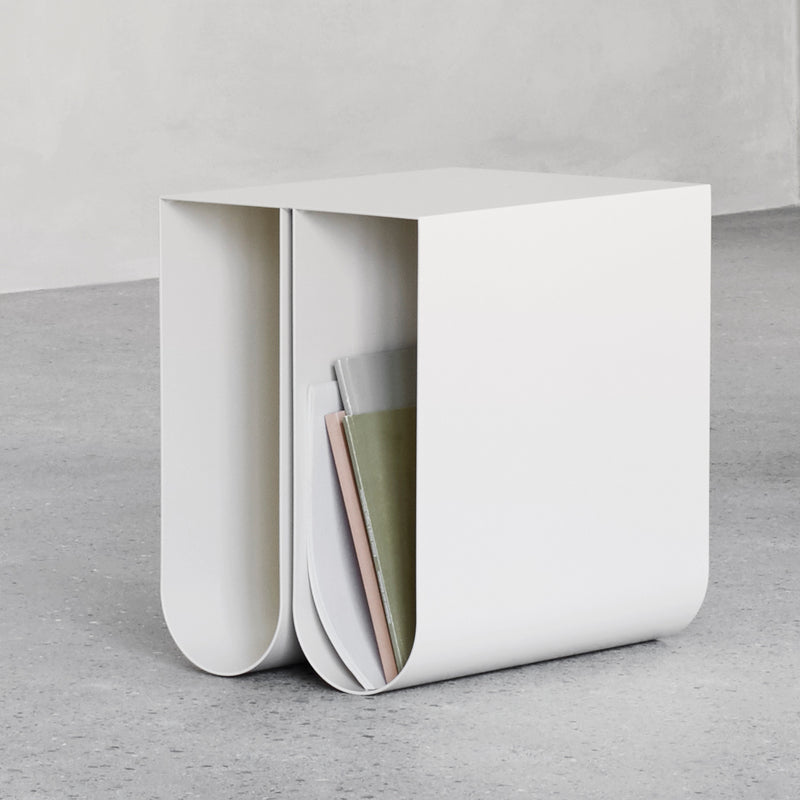Kristina Dam Studio - Curved Beistelltisch | beige