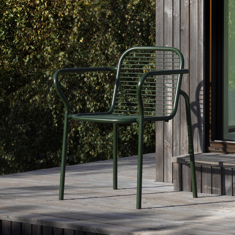 Normann Copenhagen - Vig Outdoor Armlehnstuhl | ohne Polster / dunkelgrün