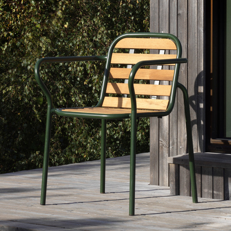 Normann Copenhagen - Vig Outdoor Armlehnstuhl | Robinie natur / dunkelgrün