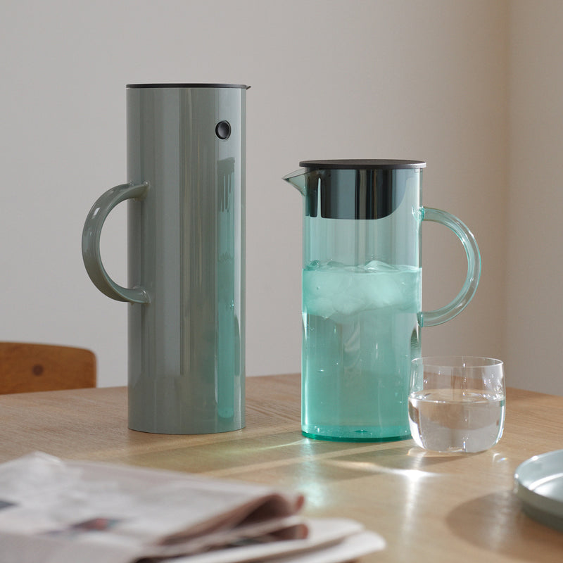 Stelton - EM77 Kanne mit Deckel | dusty green
