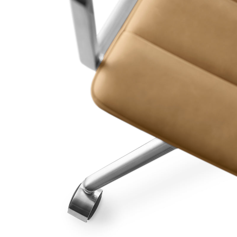 Vipp - 452 Drehstuhl | Rollen / Leder camel / Aluminium poliert