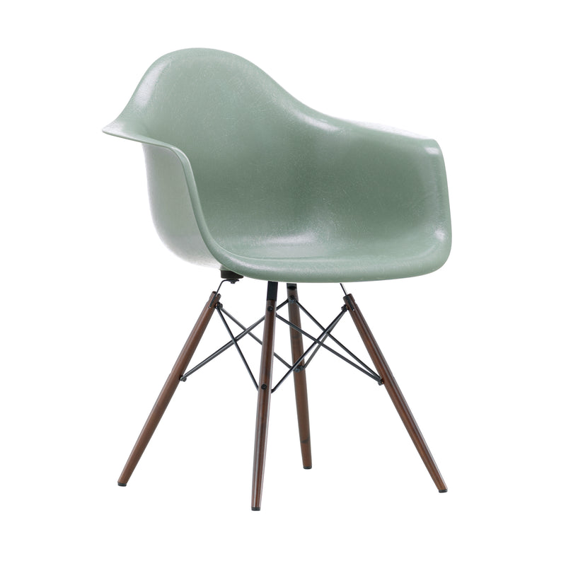 Vitra - Eames Fiberglass Armchair DAW |