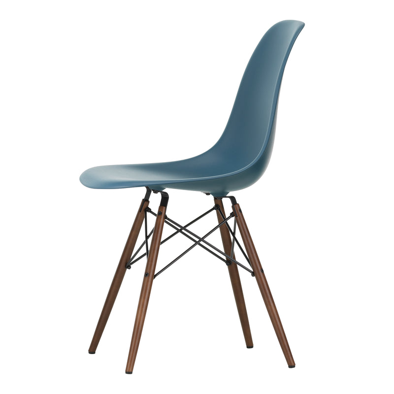Vitra - Eames Plastic Side Chair DSW RE | Filzgleiter basic dark / meerblau RE / Ahorn dunkel