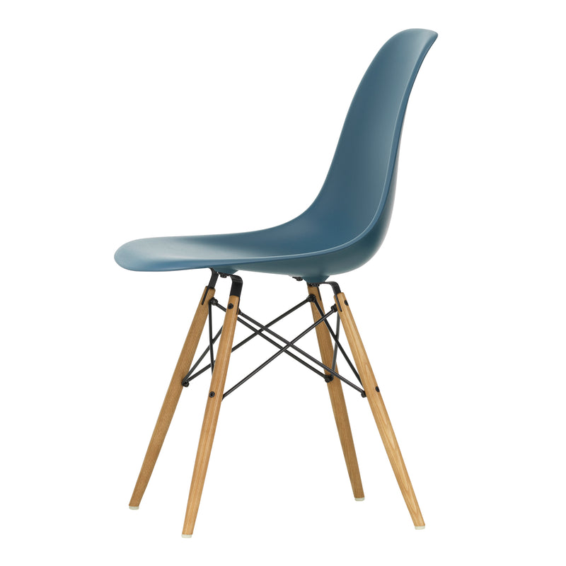 Vitra - Eames Plastic Side Chair DSW RE | Filzgleiter basic dark / meerblau RE / Esche honigfarben