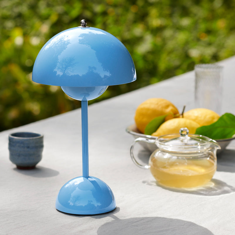 &Tradition - Flowerpot Akku Tischleuchte VP9 | swim blau