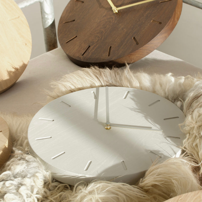 Applicata - Watch:Out Wanduhr | Eiche grau/grau