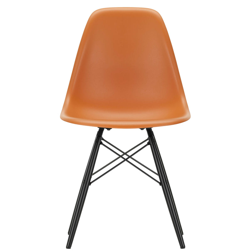 Vitra - Eames Plastic Side Chair DSW RE | Filzgleiter basic dark / rostorange RE / Ahorn schwarz