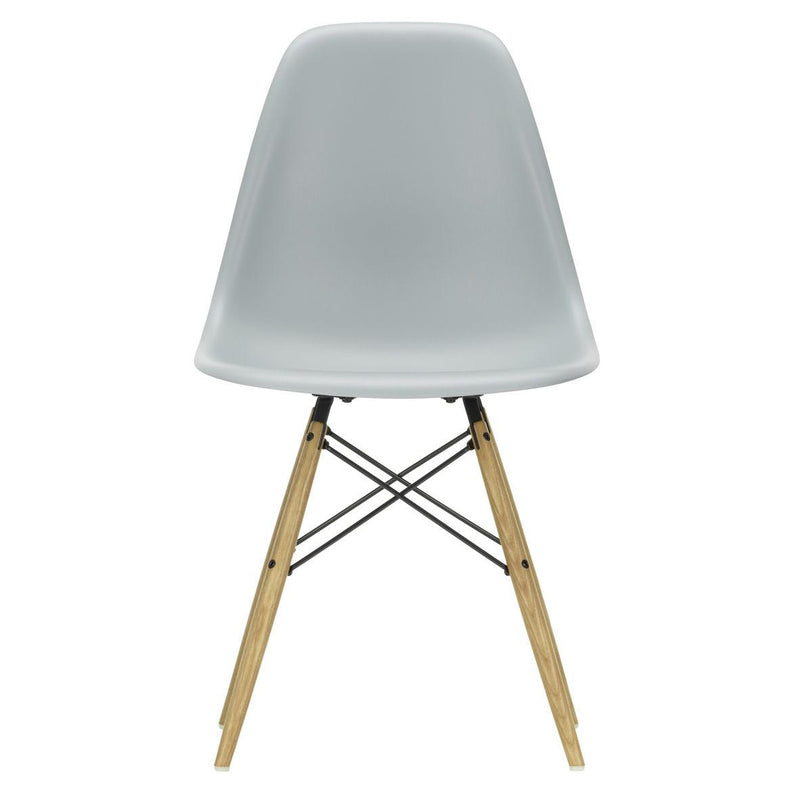 Vitra - Eames Plastic Side Chair DSW RE | Filzgleiter basic dark / hellgrau RE / Esche honigfarben