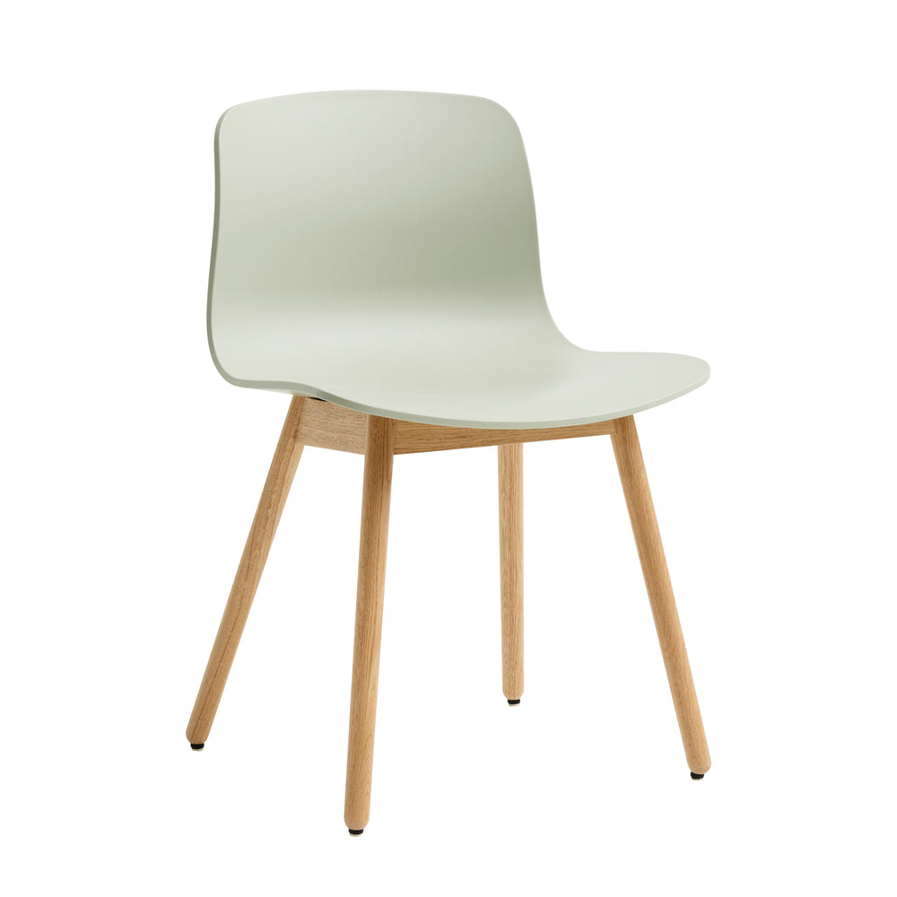 HAY - About A Chair AAC 12 | Standardgleiter Kunststoff / pastel green 2.0 / Eiche lackiert