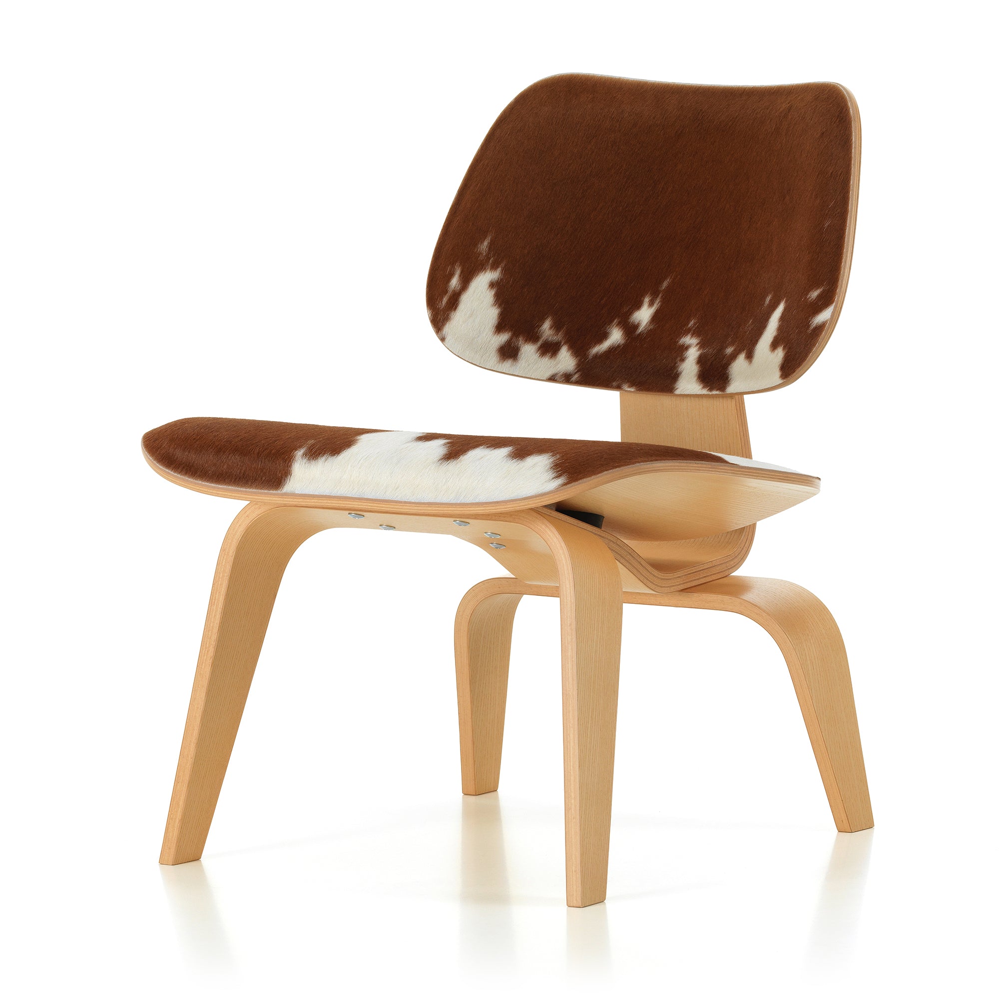 Vitra - Plywood Group LCW Stuhl Calf's Skin | Kuhfell braun / weiß / Esche natur