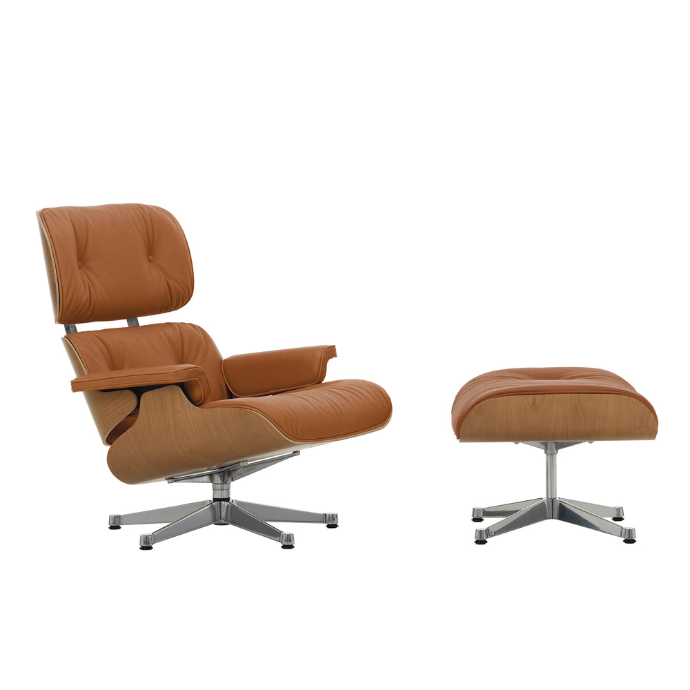 Vitra - Lounge Chair &amp; Ottoman | Leder Premium F 97 cognac  / Kirsche natur / poliert