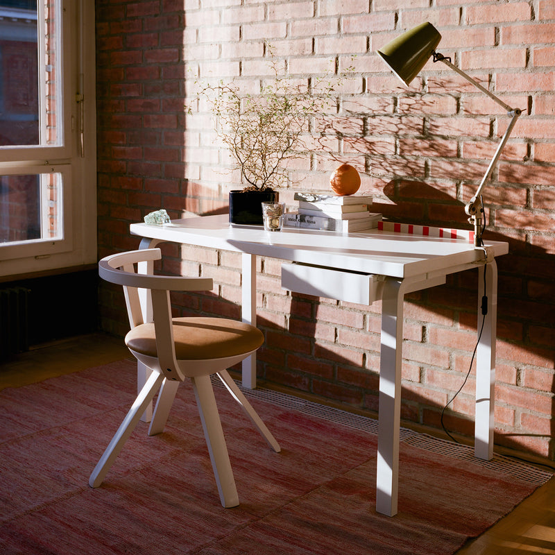 Artek - 80 Tisch