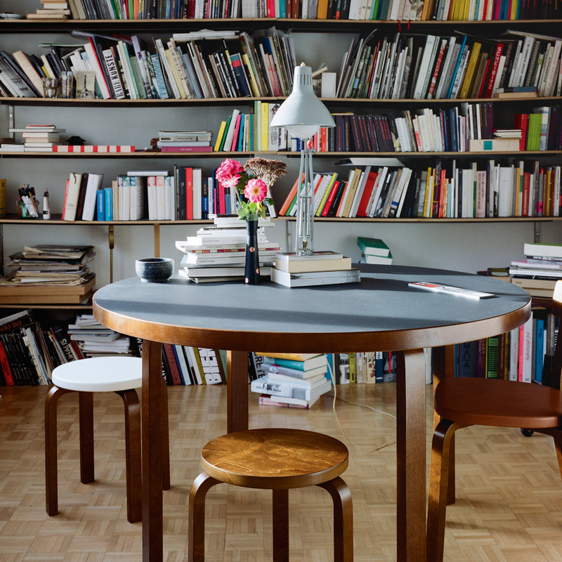 Artek - Hocker E60 | Nussbaum gebeizt