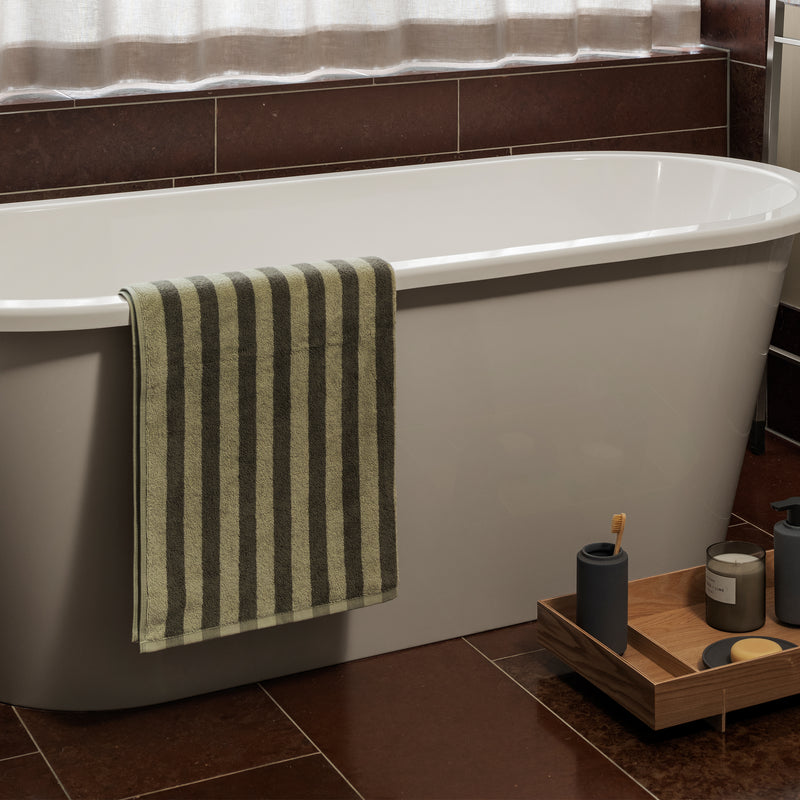 Blomus - Arto Badetuch | breite Streifen / desert sage/agave green