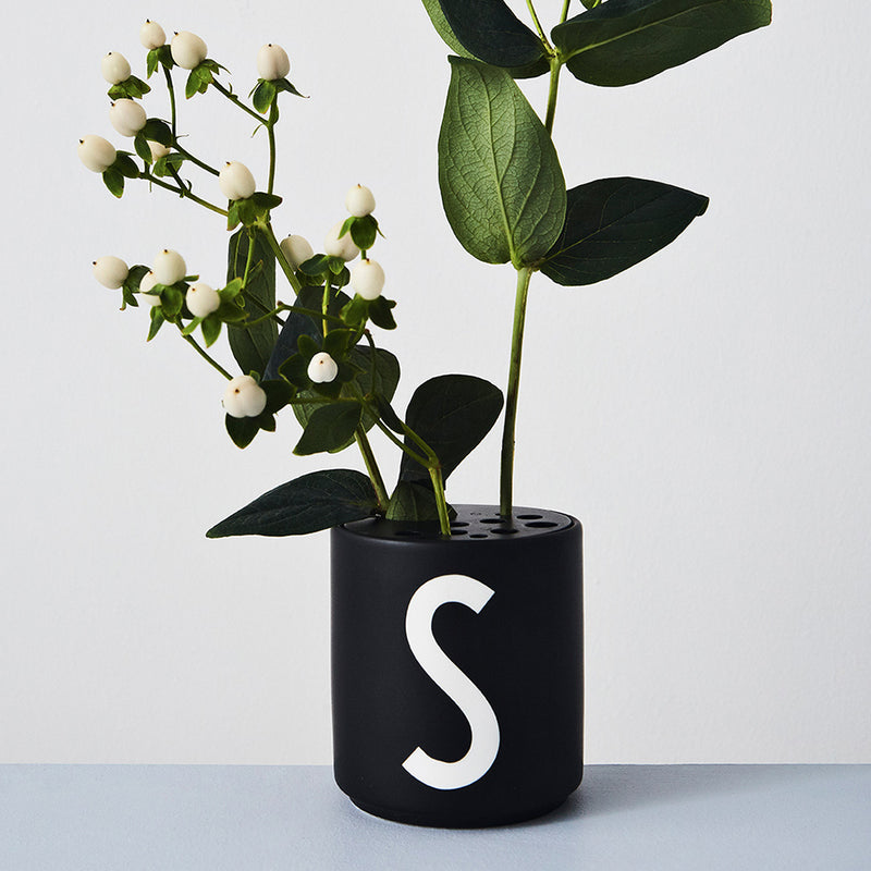Design Letters - AJ Porzellan Becher | S / schwarz