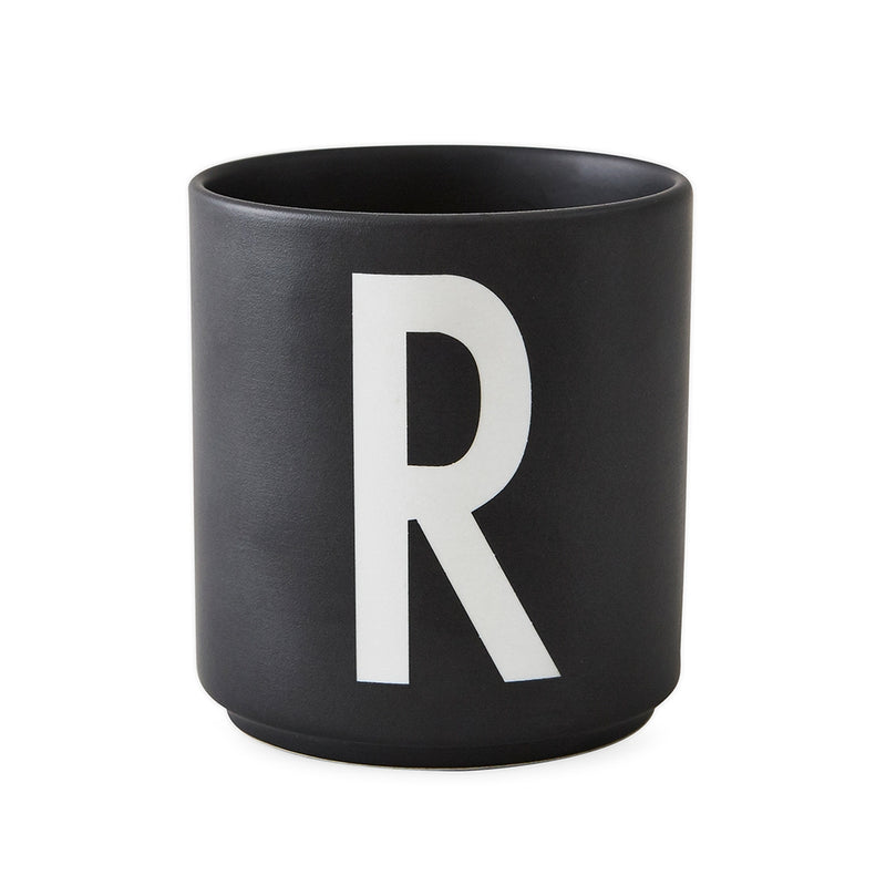 Design Letters - AJ Porzellan Becher A-Z | R / schwarz