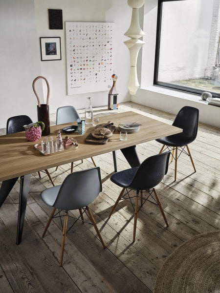 Vitra – Eames Fiberglass Chair