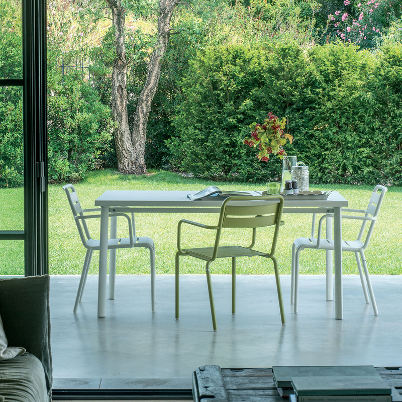Emu - Star Outdoor Tisch 160 x 90 cm + Armlehnstuhl (4er-Set)