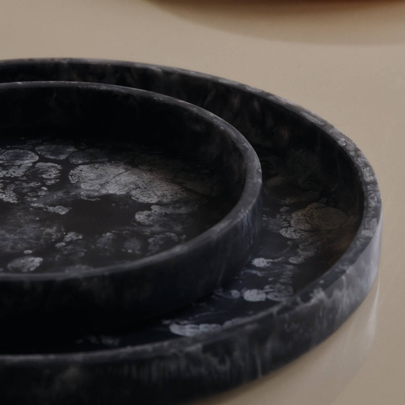 Ferm Living - Mist Tablett | Ø 20 cm / charcoal, Ø 30 cm / charcoal