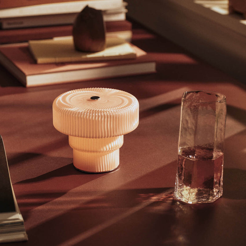 Ferm Living - Ripple LED Akku-Leuchte | blassrosa
