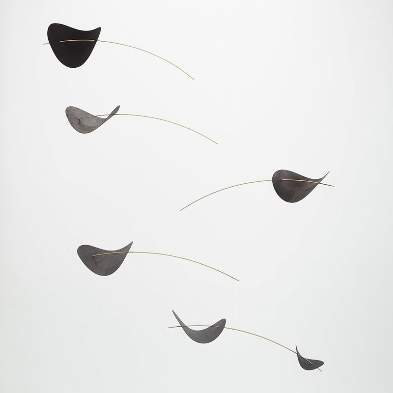 Flensted Mobiles - Drifting Clouds Mobile | schwarz