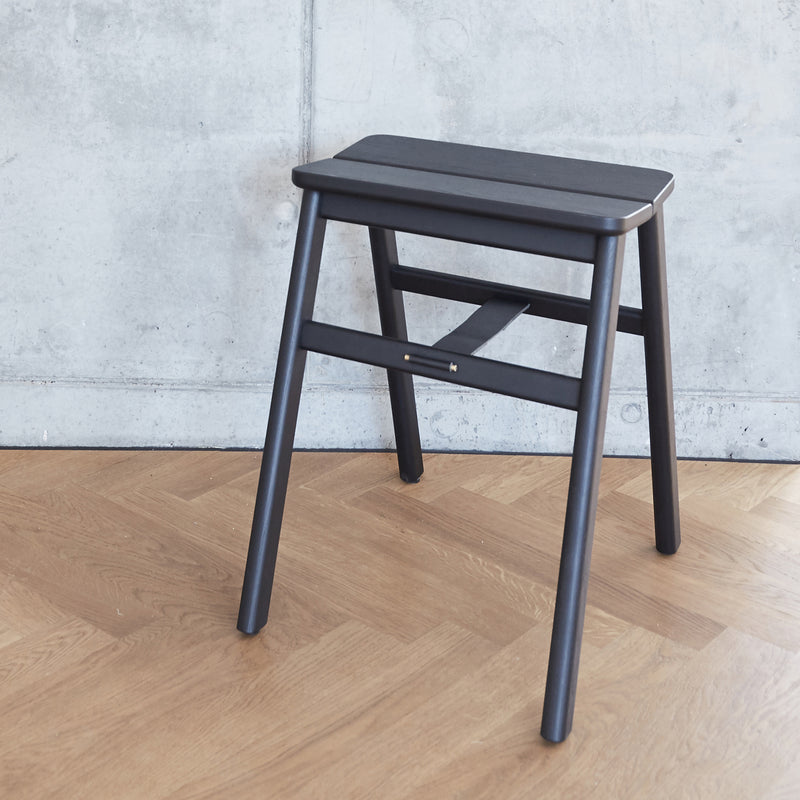 Form &amp; Refine - Angle Hocker
