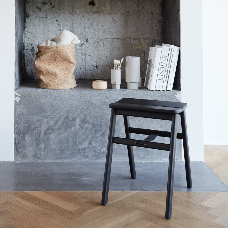 Form &amp; Refine - Angle Hocker