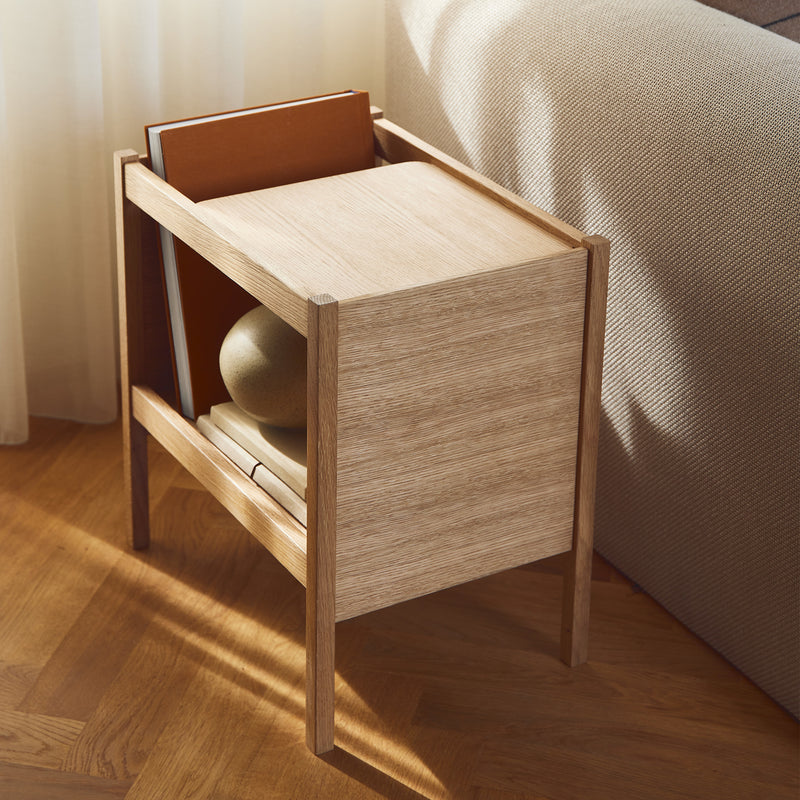 Form &amp; Refine - Journal Beistelltisch