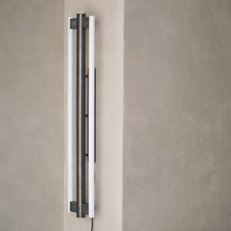 Frama - Eiffel Wandleuchte 1000 | double / Gunmetal