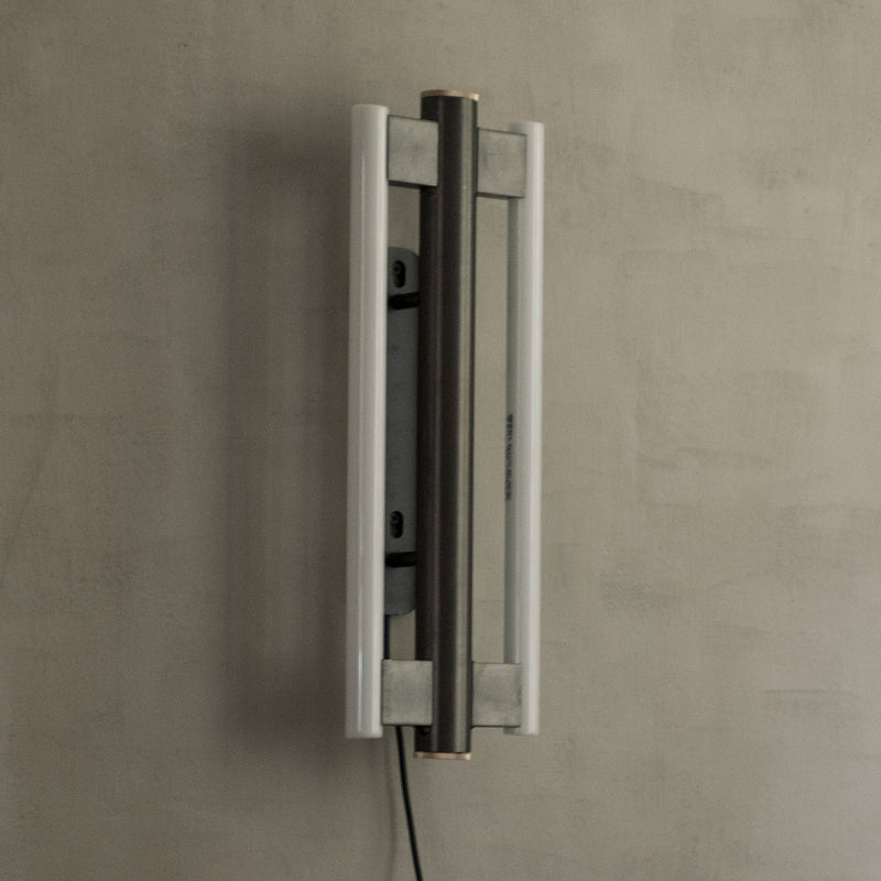 Frama - Eiffel Wandleuchte 500 | double / Gunmetal