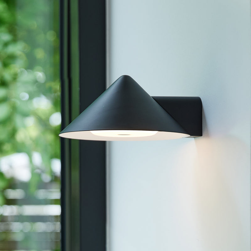 Frandsen - Grasp LED Akku-Wandleuchte | schwarz matt