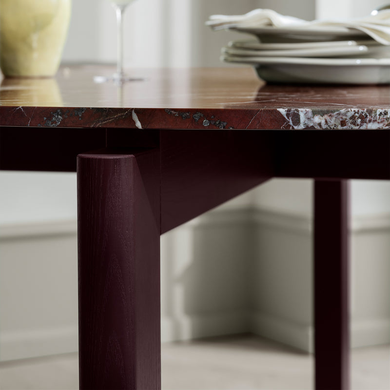 Fritz Hansen - After Esstisch, Ø120 cm | Marmorplatte rot-weiß