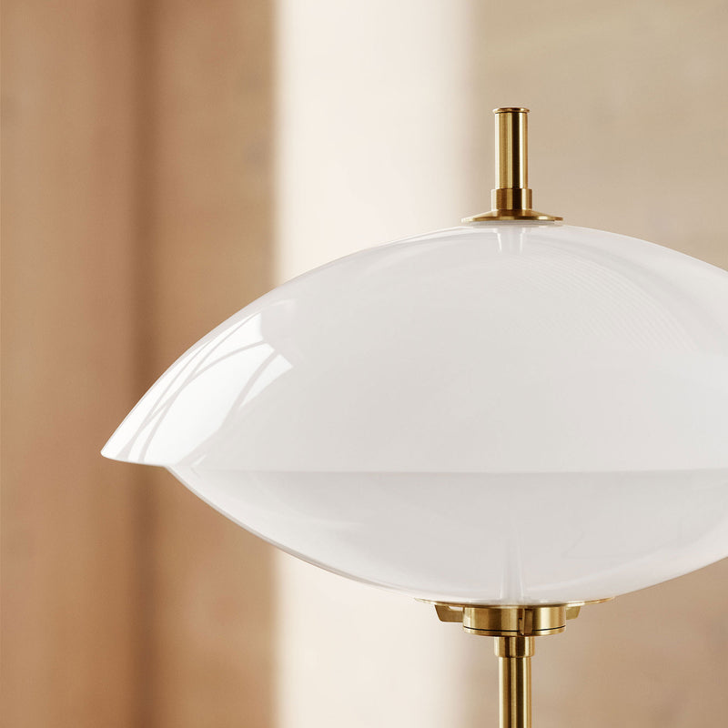 Fritz Hansen - Clam Stehleuchte
