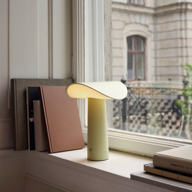 Gejst - LIUM Portable Tischleuchte | light yellow