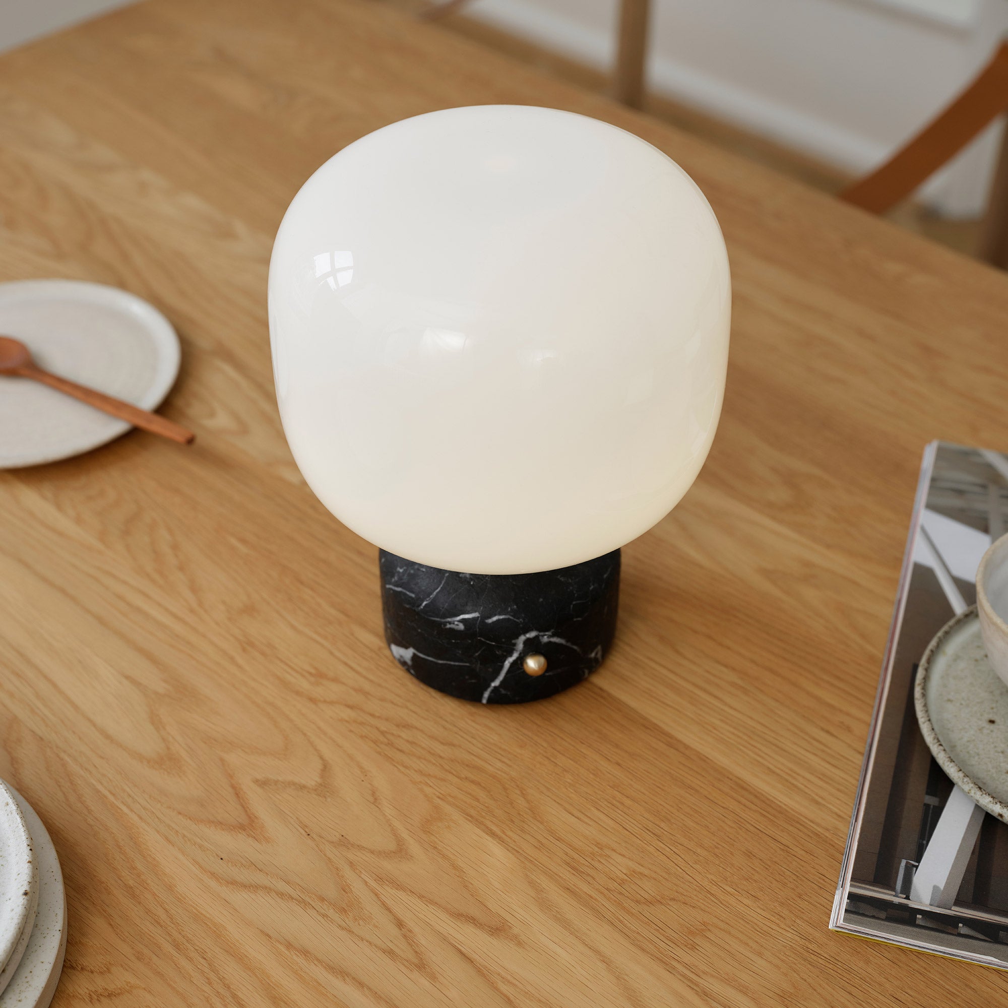 Gejst - MEEMO Portable Tischleuchte | black marble