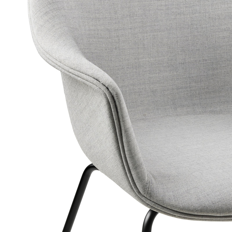 Gubi - Bat Dining Stuhl mit Frontpolsterung