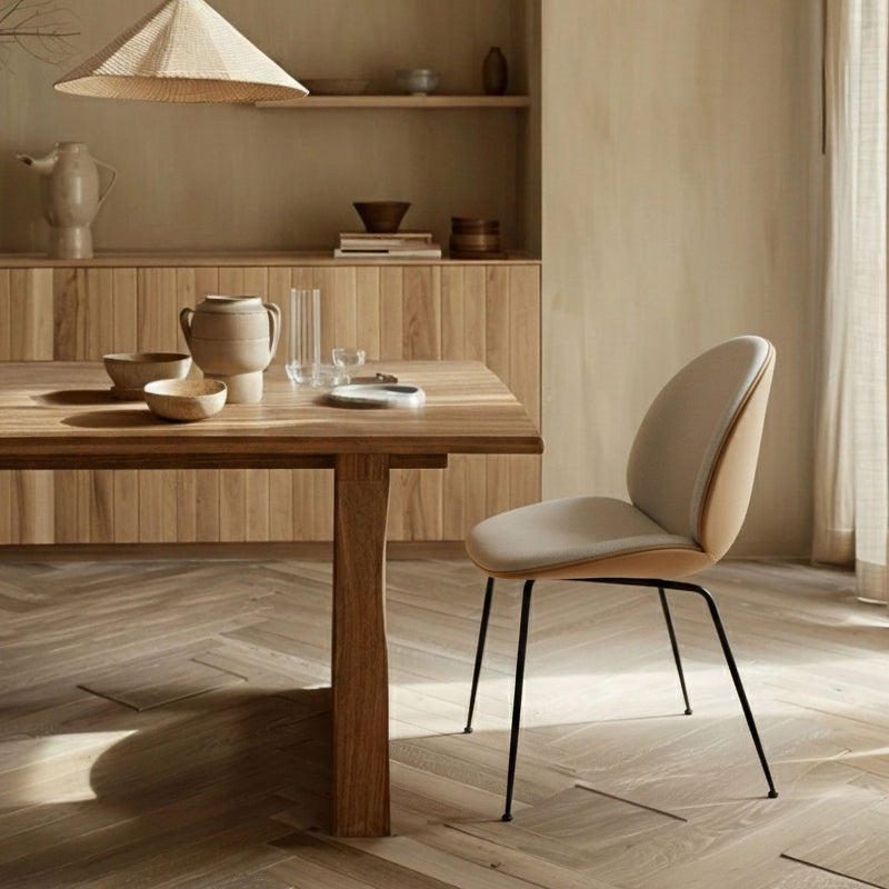 Gubi - Beetle Dining Chair (gepolstert) | Leder Valencia cashmere (Exclusive Edtion) / Vollpolsterung / Conic Base