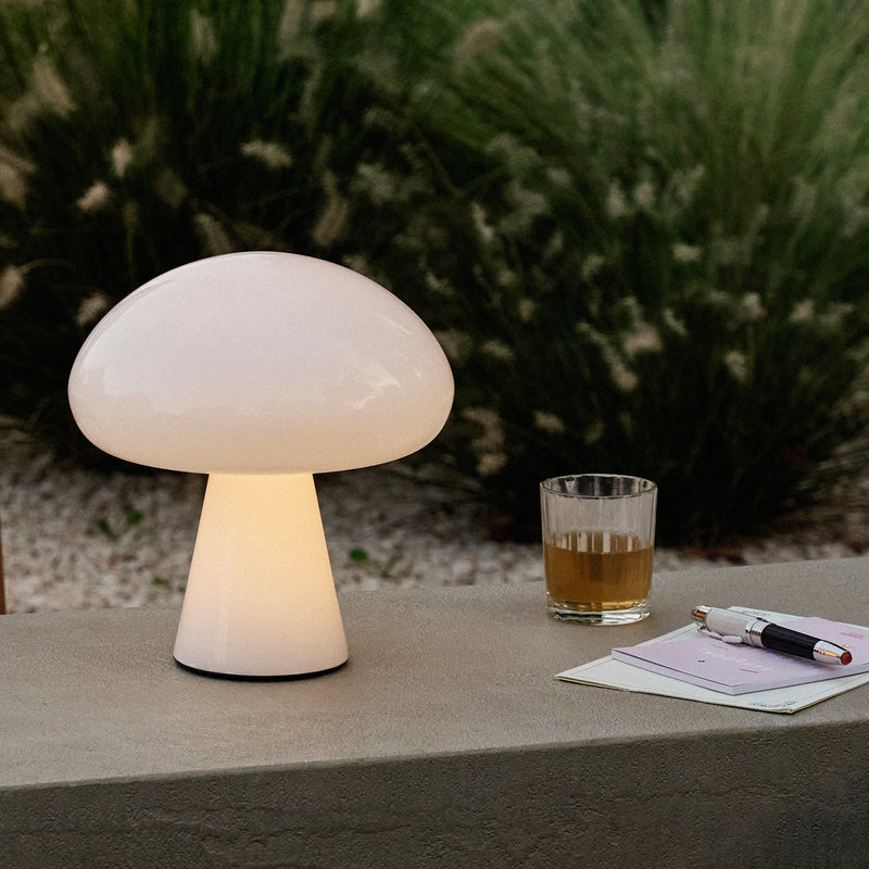 Gubi - Obello Tischleuchte LED Outdoor | Pearl white