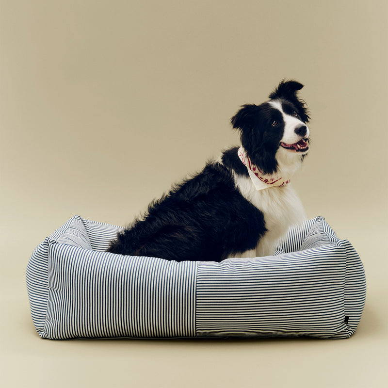 HAY - Dogs Hundebett | Zip / L / blau/weiße Streifen