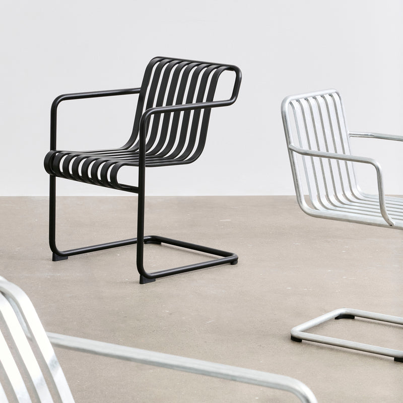 HAY - Palissade Cantilever Dining Armlehnenstuhl | anthrazit