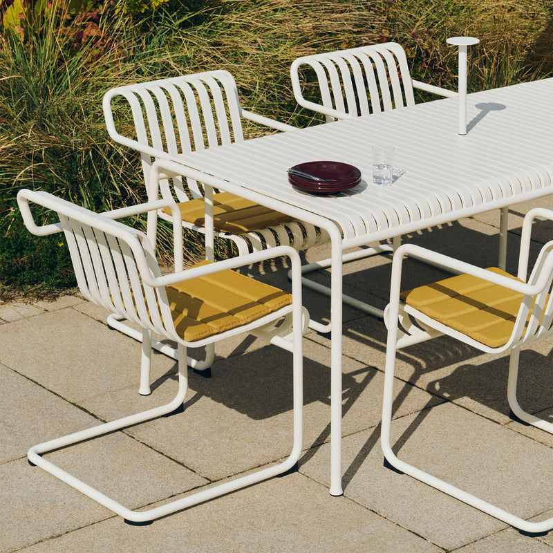 HAY - Palissade Cantilever Dining Armlehnenstuhl | cremeweiß