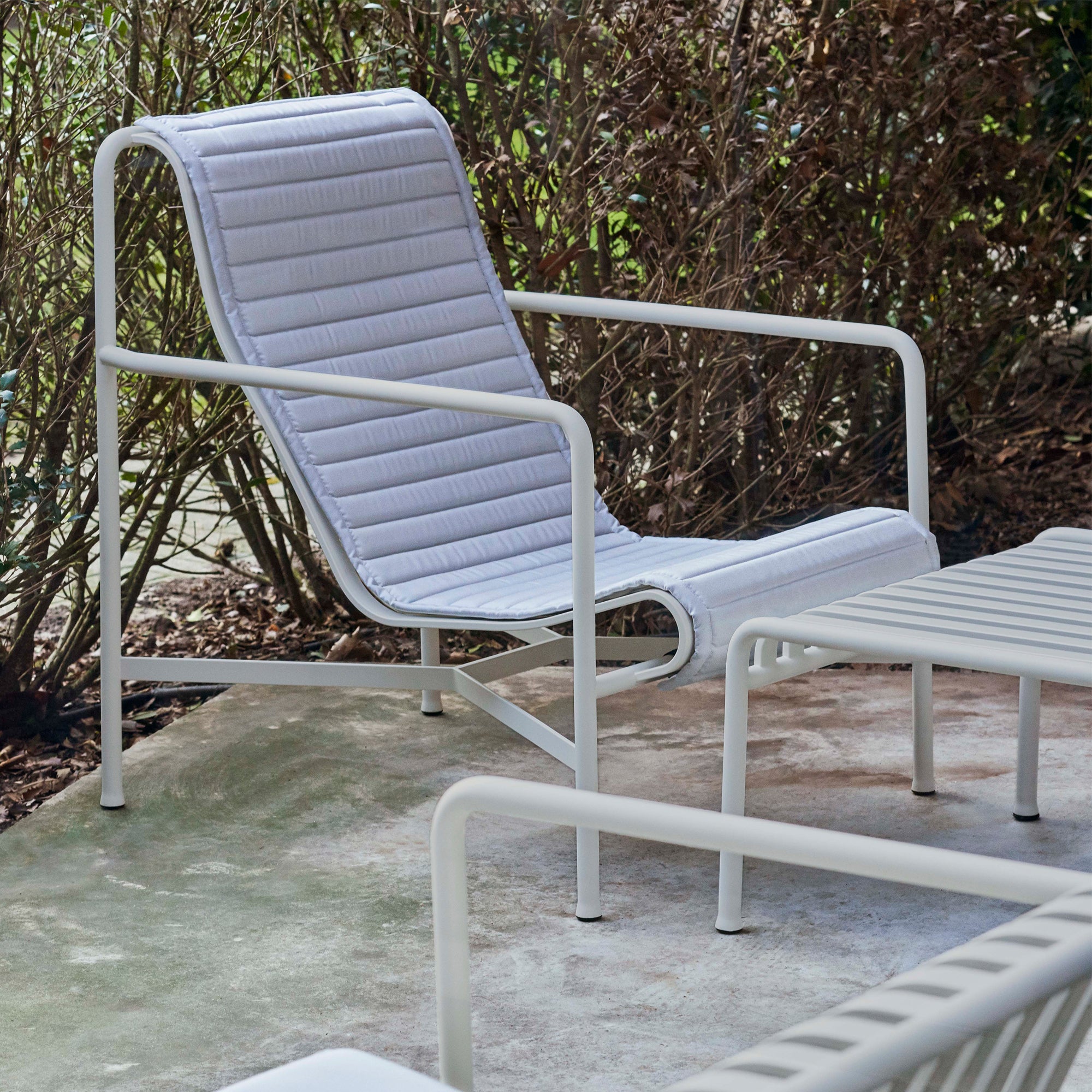 HAY - Palissade Quilted Cushion für Lounge Chair High | sky grey